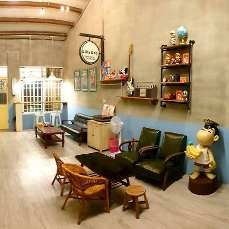 巷弄內的老宅 Hotell Pingtung Exteriör bild