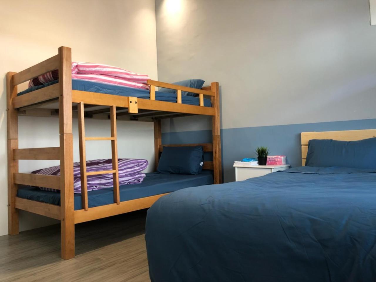 巷弄內的老宅 Hotell Pingtung Exteriör bild