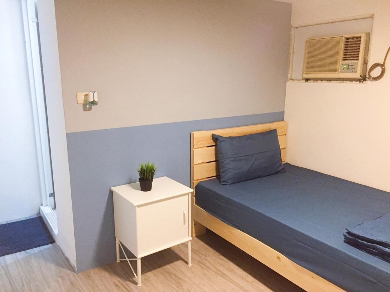 巷弄內的老宅 Hotell Pingtung Exteriör bild