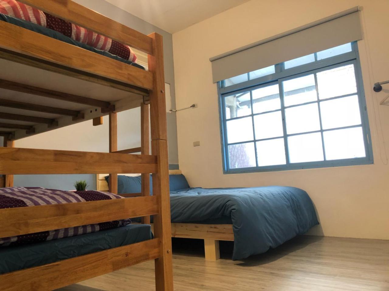 巷弄內的老宅 Hotell Pingtung Exteriör bild